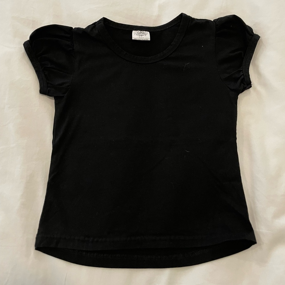 Black tee shirt in size 3T girls with shoulder sleeve detail! Dress it up!